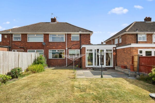 Taunton Drive, Aintree Village