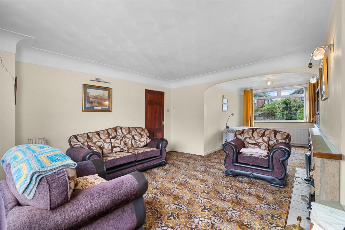 Taunton Drive, Aintree Village