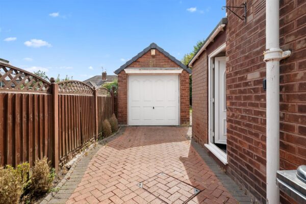 Altway, Aintree Village