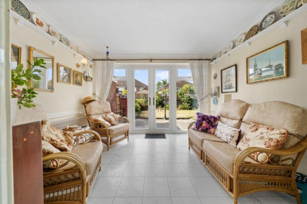 Taunton Drive, Aintree Village