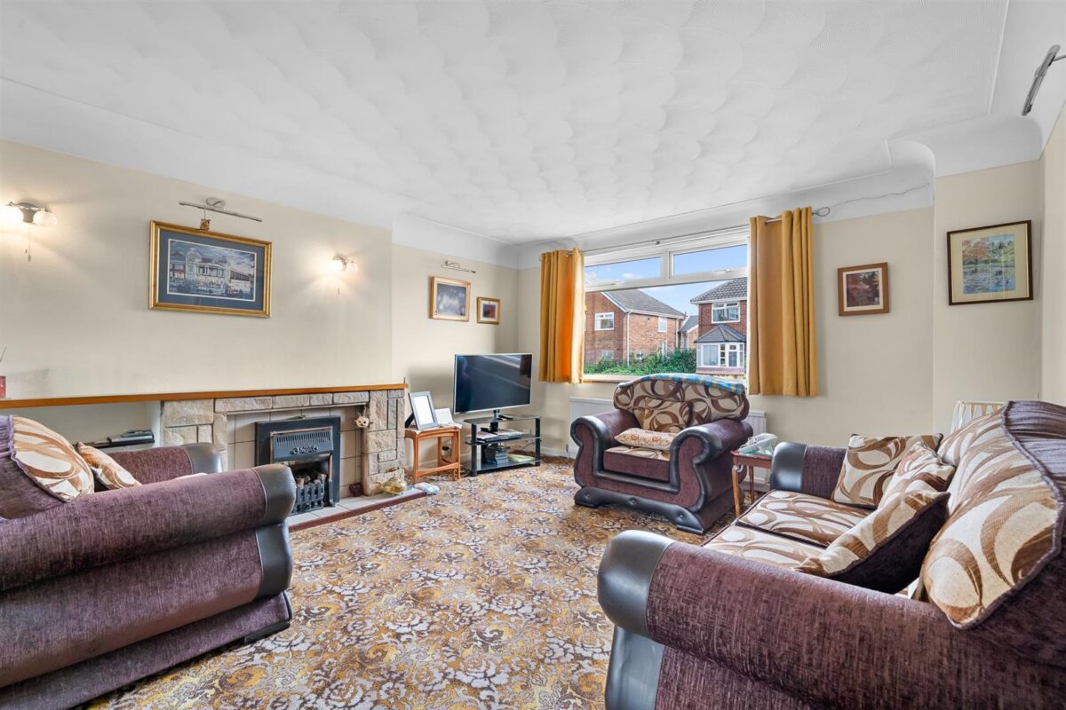 Taunton Drive, Aintree Village