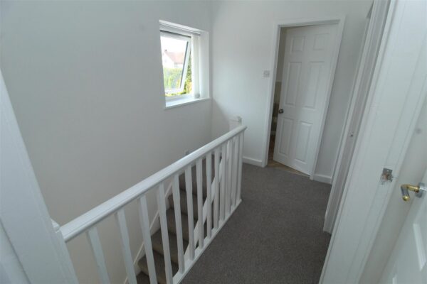 Lincoln Drive, Aintree Village