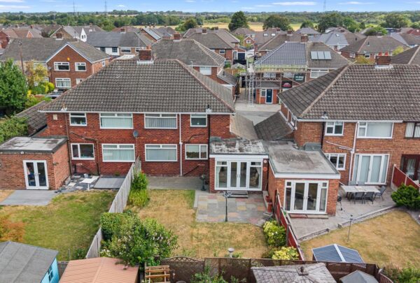 Taunton Drive, Aintree Village