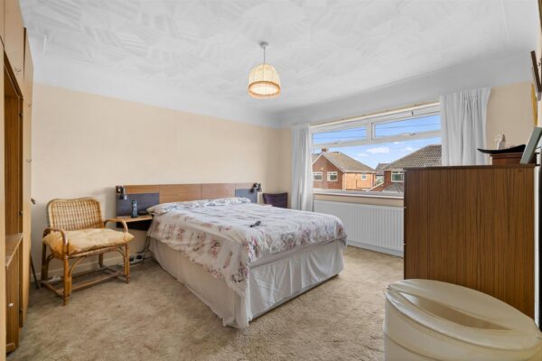 Taunton Drive, Aintree Village