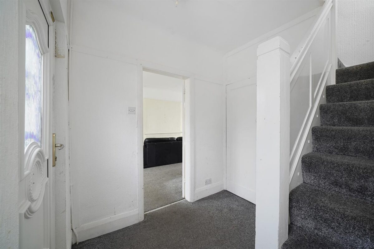 Sedbergh Avenue, Aintree Village