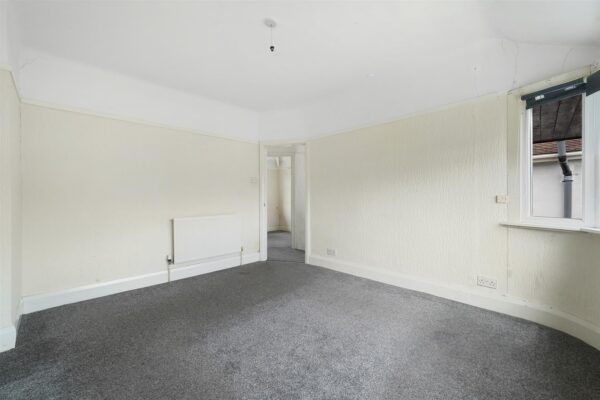 Sedbergh Avenue, Aintree Village