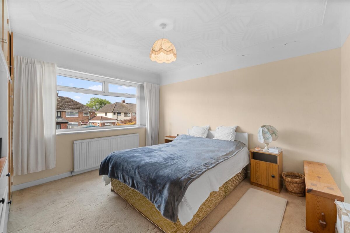 Taunton Drive, Aintree Village