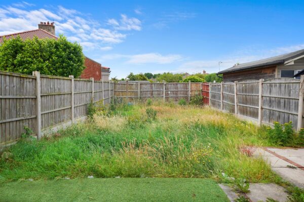 Sedbergh Avenue, Aintree Village