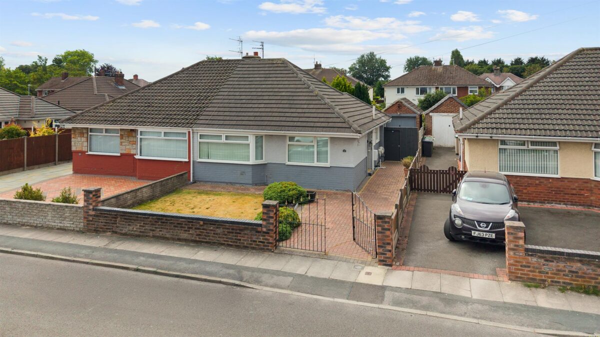 Dartmouth Avenue, Aintree Village