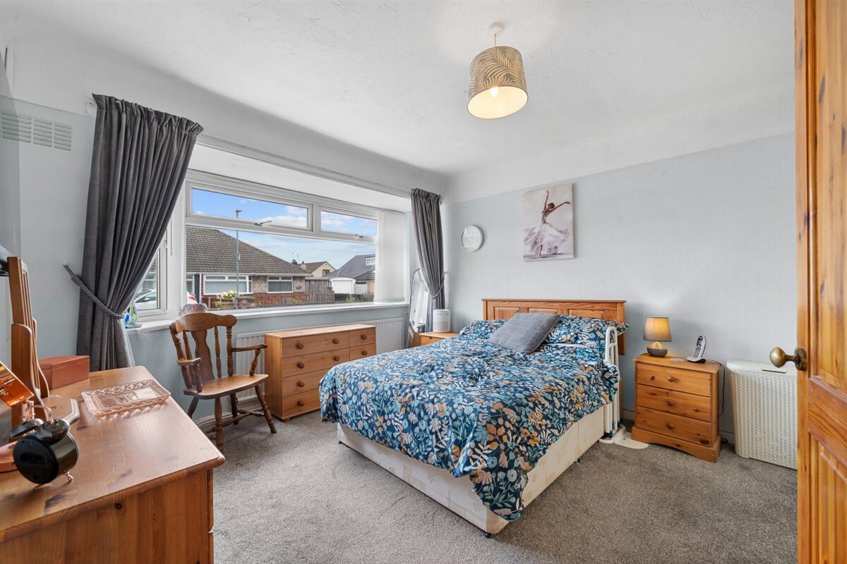 Dartmouth Avenue, Aintree Village