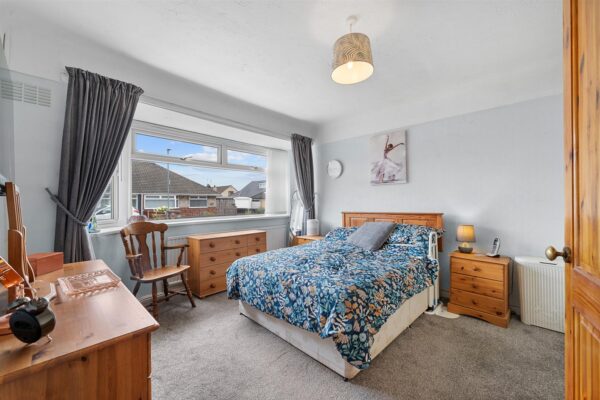 Dartmouth Avenue, Aintree Village
