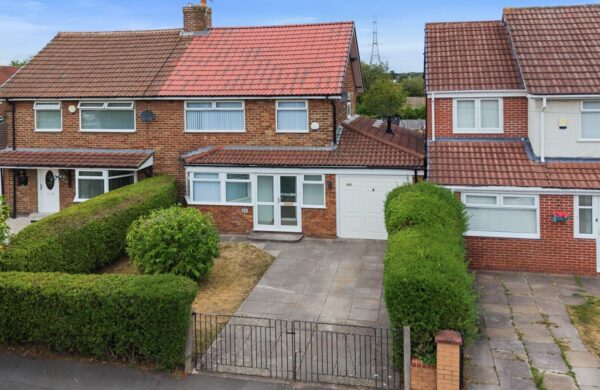 Oriel Drive, Aintree Village