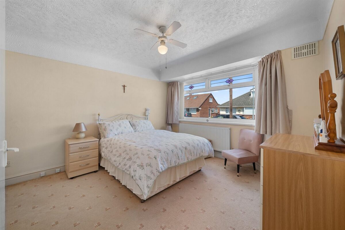 Dartmouth Avenue, Aintree Village