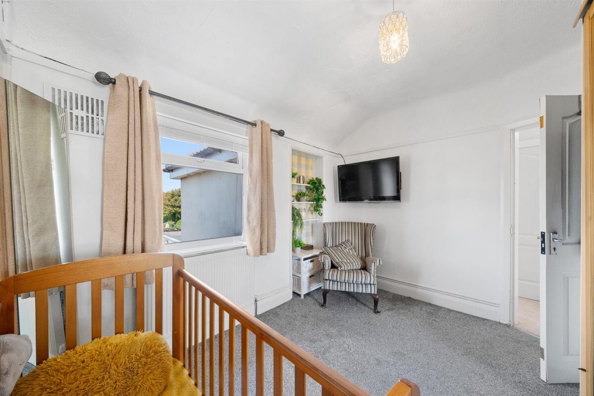Keble Drive, Aintree Village
