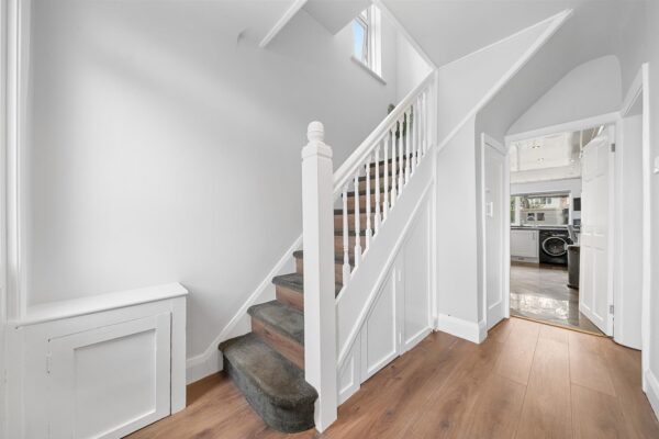 Oriel Drive, Aintree Village