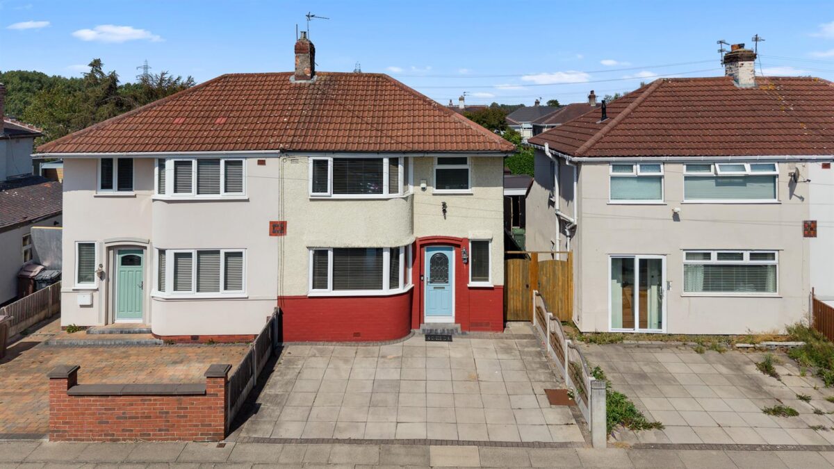 Keble Drive, Aintree Village