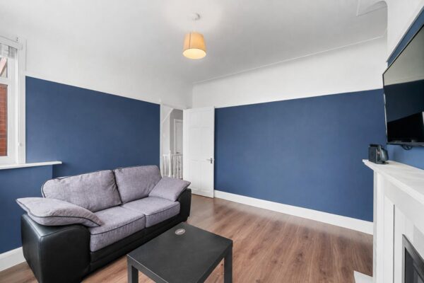 Oriel Drive, Aintree Village