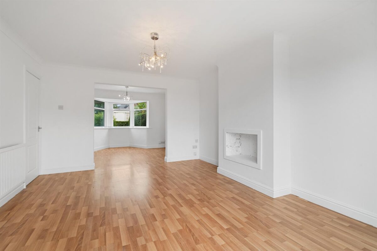 Oriel Drive, Aintree Village