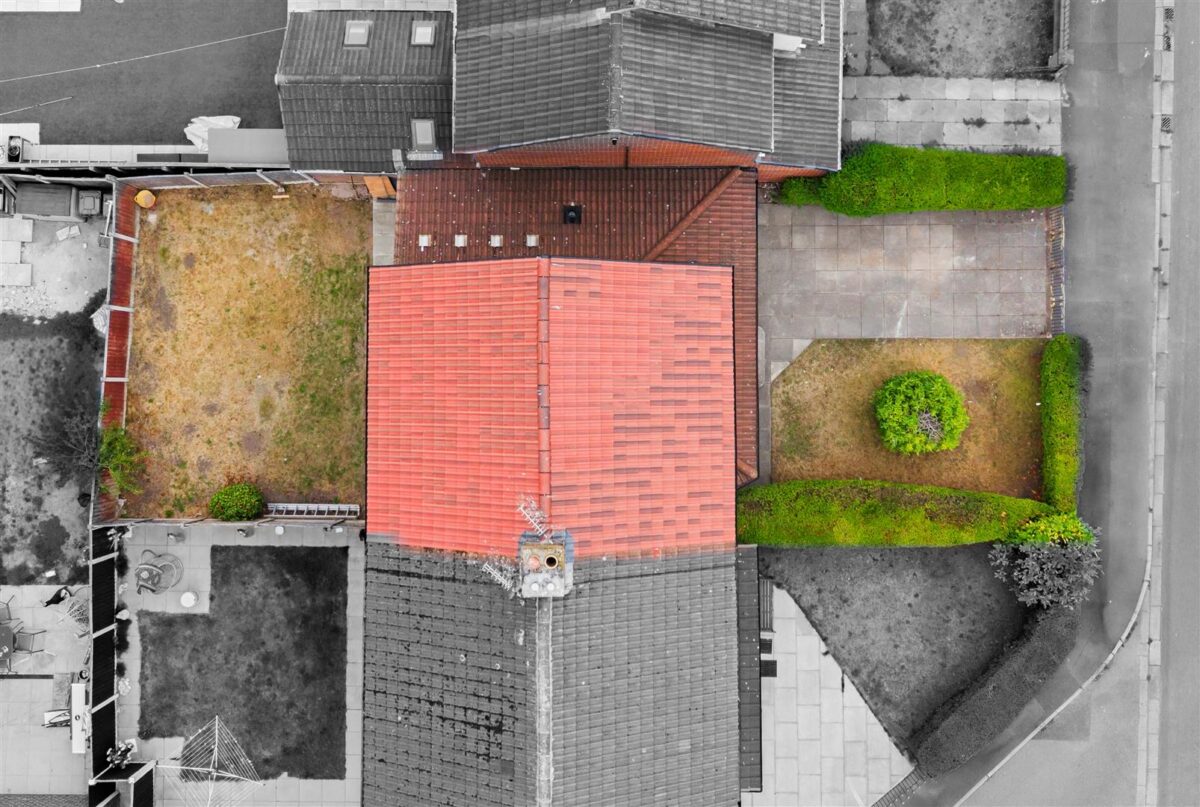 Oriel Drive, Aintree Village
