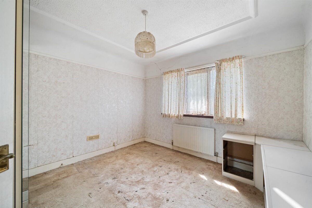 Brenka Avenue, Aintree