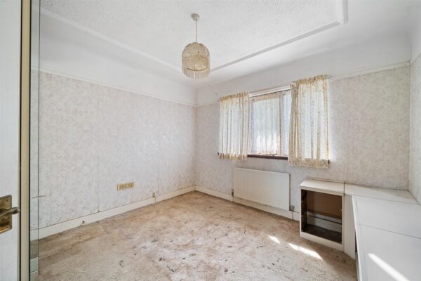 Brenka Avenue, Aintree
