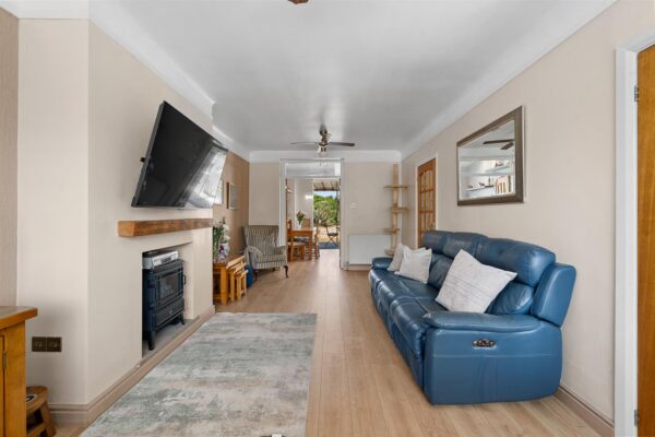 Keble Drive, Aintree Village
