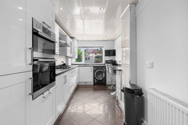 Oriel Drive, Aintree Village