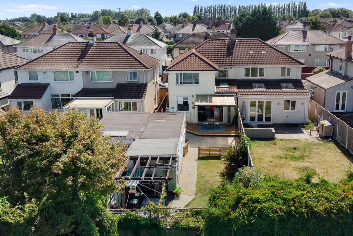 Keble Drive, Aintree Village