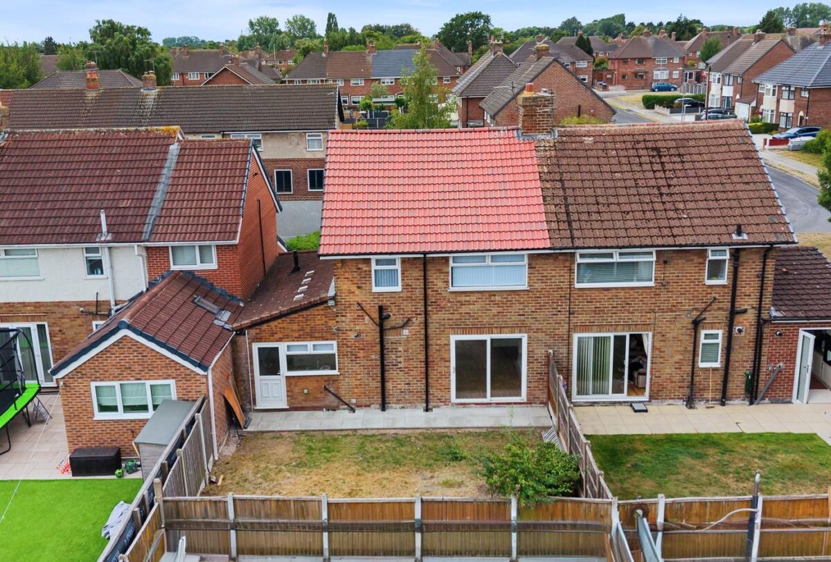 Oriel Drive, Aintree Village