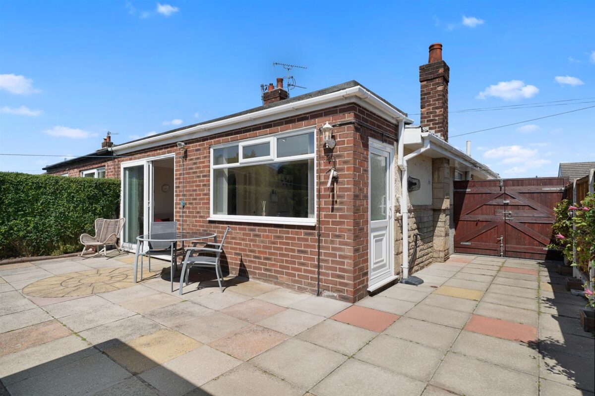 Dartmouth Avenue, Aintree Village