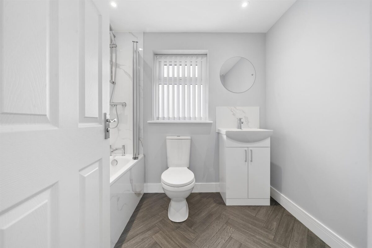 Oriel Drive, Aintree Village