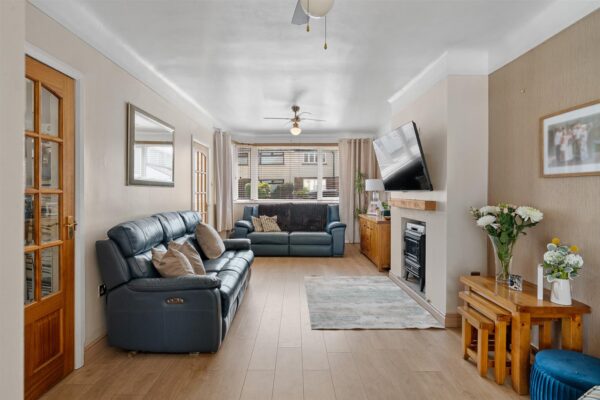 Keble Drive, Aintree Village