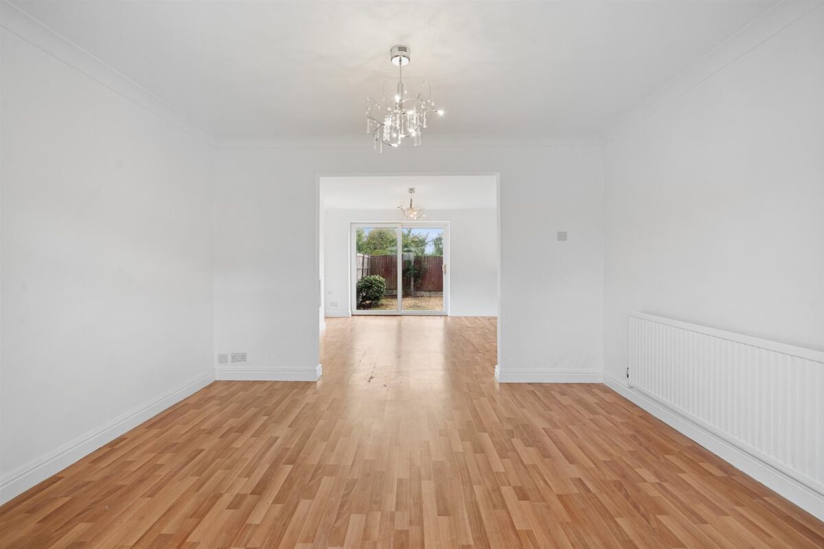 Oriel Drive, Aintree Village