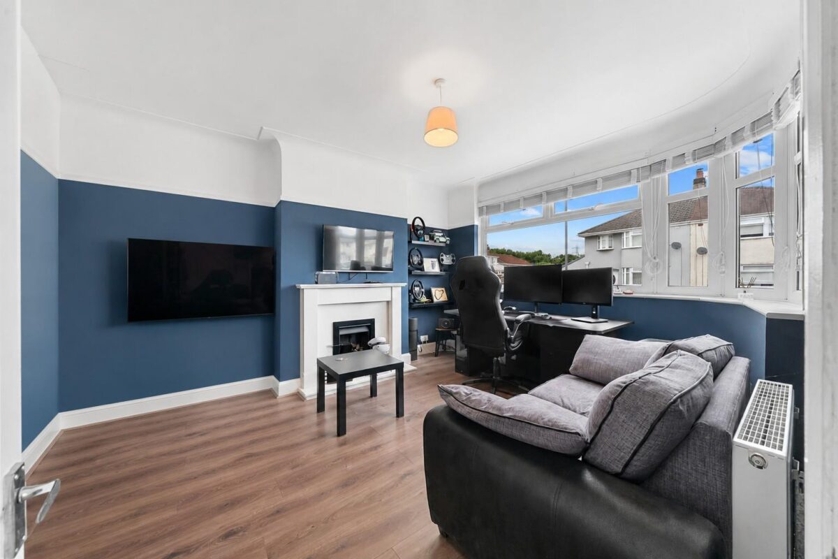 Oriel Drive, Aintree Village