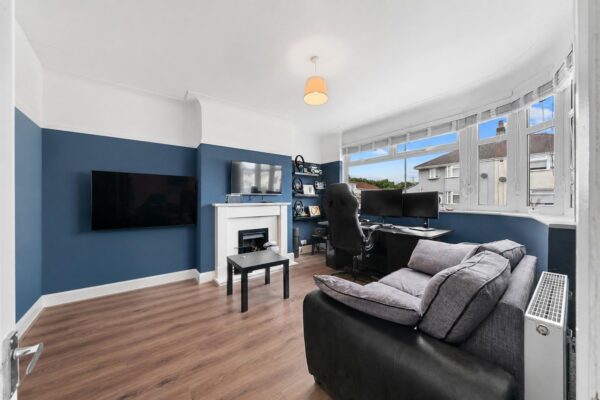 Oriel Drive, Aintree Village