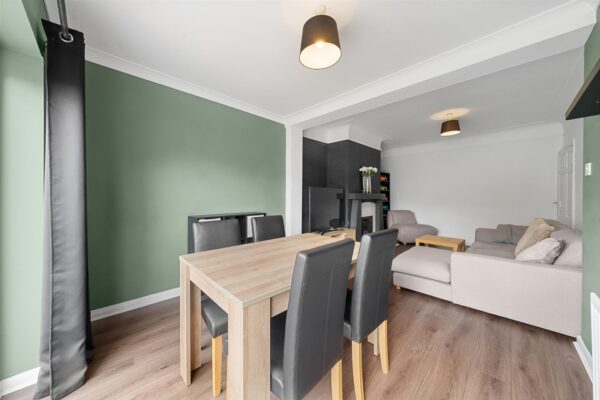 Oriel Drive, Aintree Village