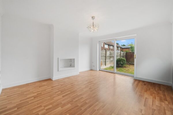 Oriel Drive, Aintree Village