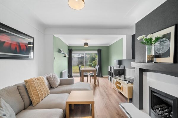 Oriel Drive, Aintree Village