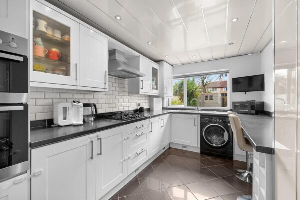 Oriel Drive, Aintree Village
