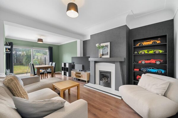 Oriel Drive, Aintree Village