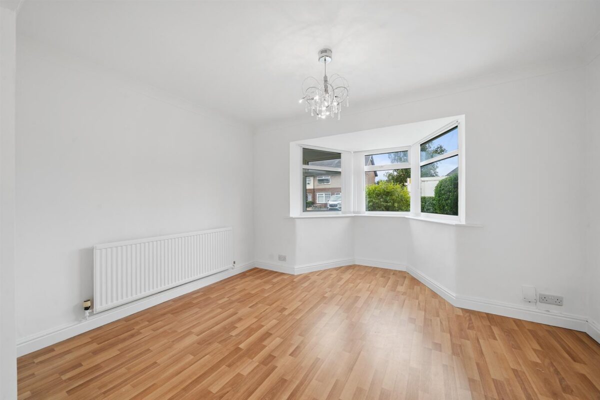 Oriel Drive, Aintree Village