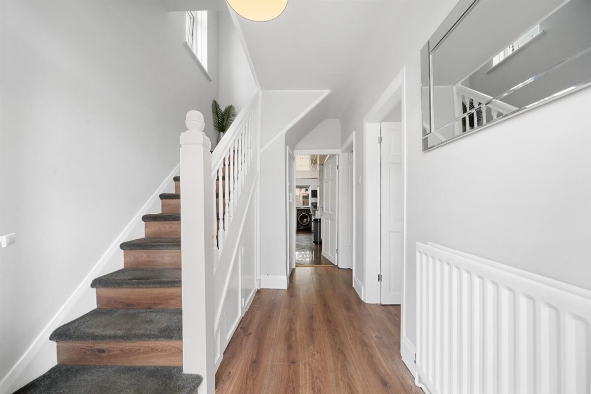 Oriel Drive, Aintree Village