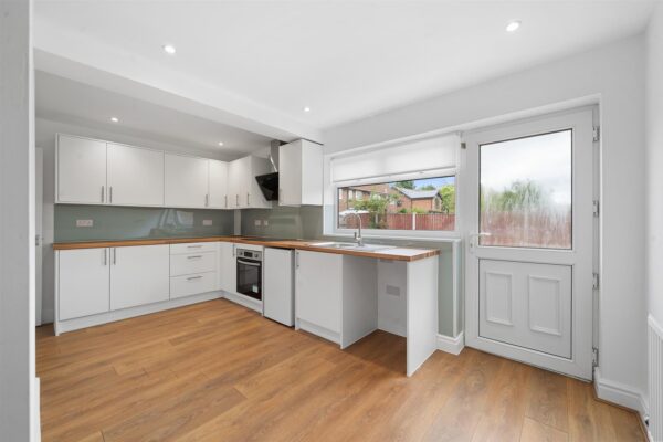 Oriel Drive, Aintree Village