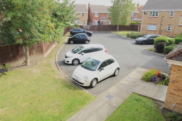 Dapple Heath Avenue, Melling