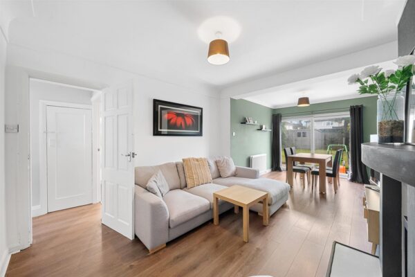 Oriel Drive, Aintree Village