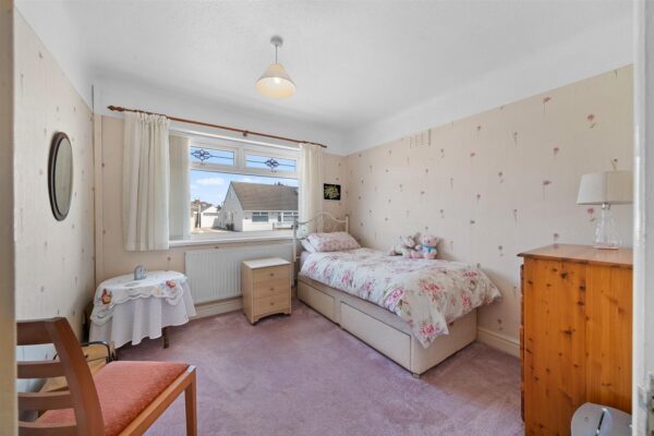 Dartmouth Avenue, Aintree Village