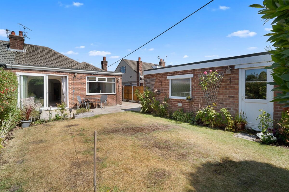 Dartmouth Avenue, Aintree Village