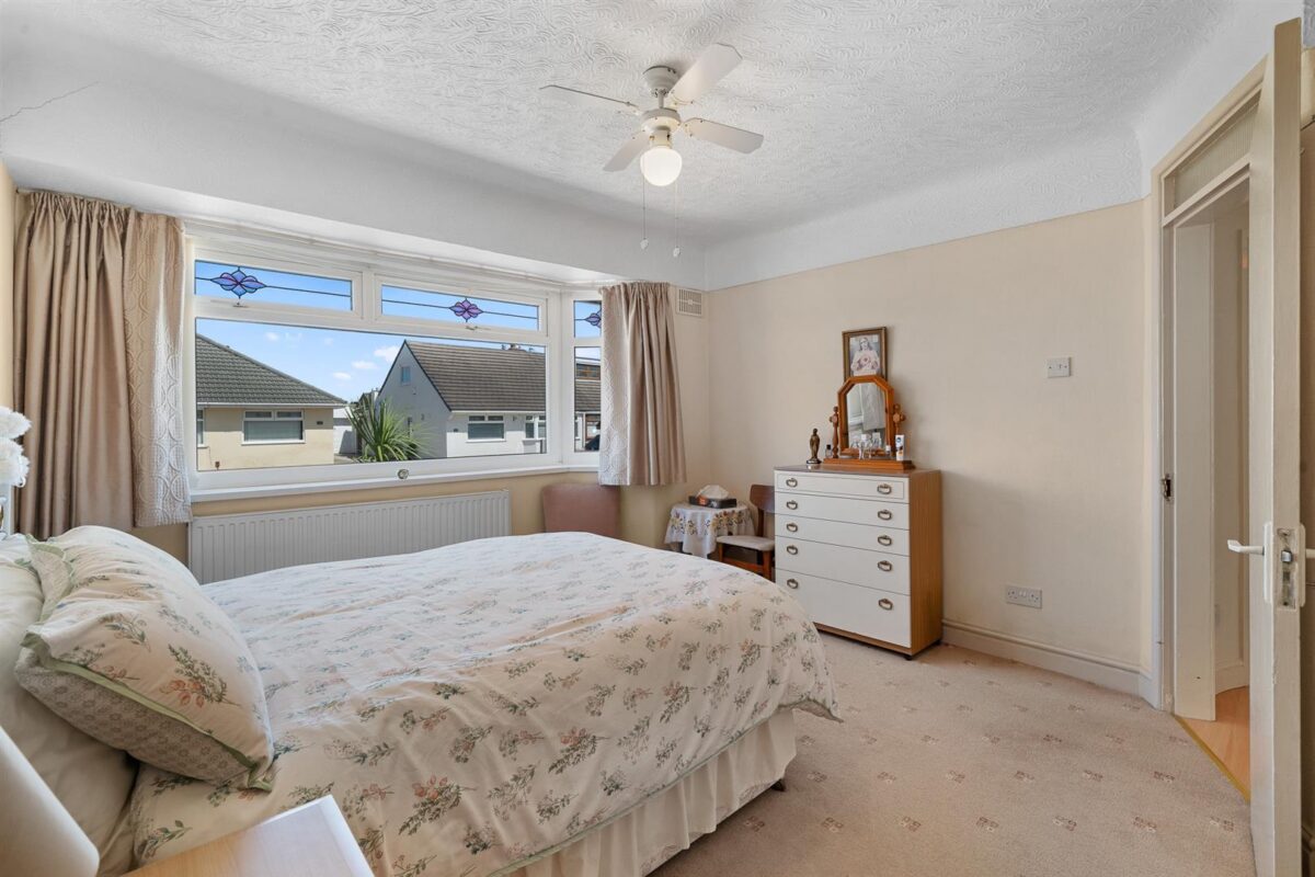 Dartmouth Avenue, Aintree Village
