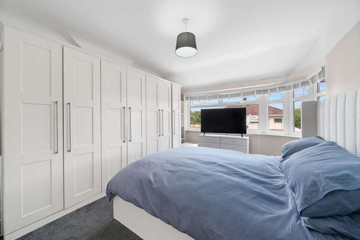 Oriel Drive, Aintree Village