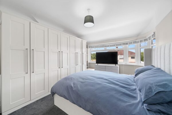 Oriel Drive, Aintree Village